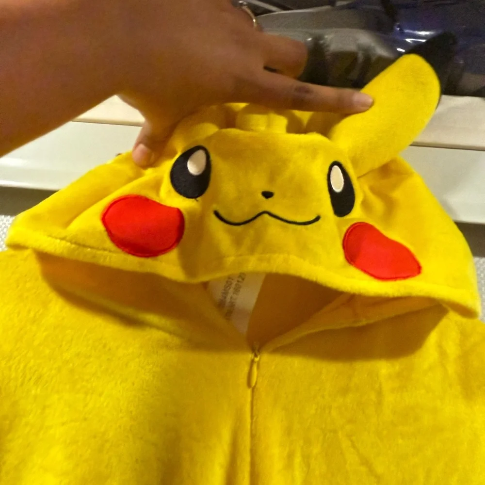 Yellow Pikachu Onesie costume - Picture 7 of 8